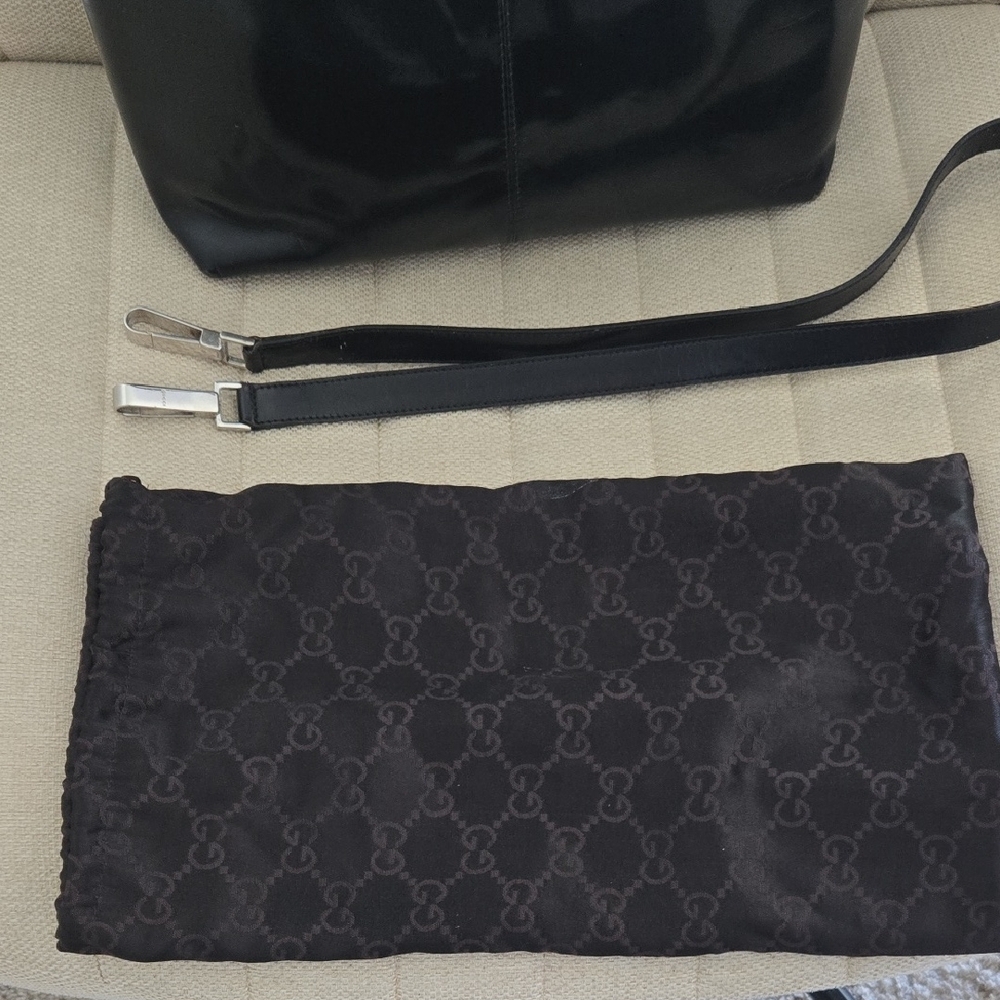 Elegant Black Leather Tote Bag - Picture 6 of 10